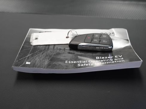 New 2025 Chevrolet Blazer EV LT AWD/4WD image 37