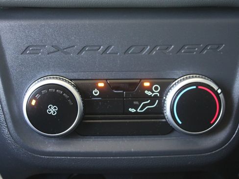 Used 2025 Ford Explorer Active w/ Active Comfort Package RWD image 27