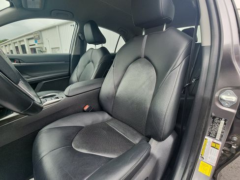 Used 2022 Toyota Camry XLE FWD image 21
