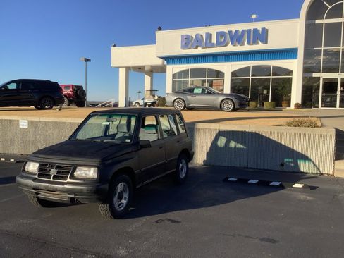 Used 1996 Geo Tracker 4WD 4-Door image 3