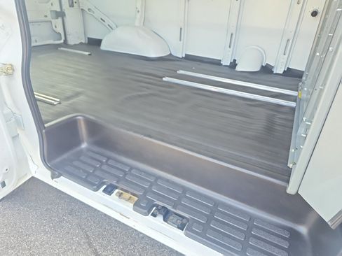 Used 2015 Chevrolet Express 2500 RWD image 13