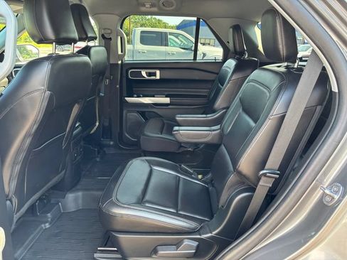 Used 2023 Ford Explorer XLT w/ Equipment Group 202A AWD/4WD image 5