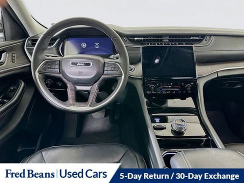 Used 2023 Jeep Grand Cherokee Limited w/ Black Appearance Package image 24