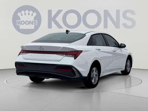 New 2026 Hyundai Elantra SE FWD image 17