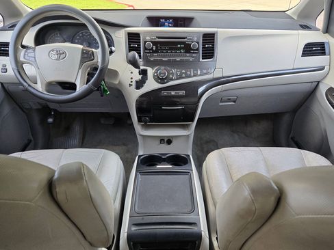 Used 2013 Toyota Sienna LE FWD image 15