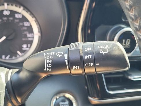 Used 2023 Toyota Highlander LE image 19