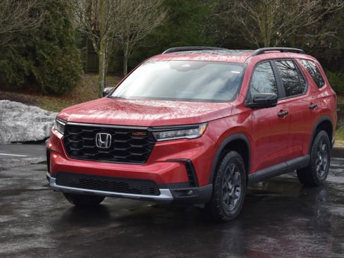 New 2025 Honda Pilot TrailSport image 3