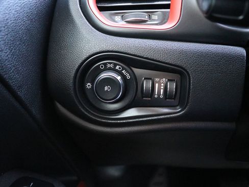 Used 2020 Jeep Renegade Sport image 12