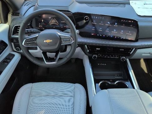 New 2026 Chevrolet Suburban Premier image 4