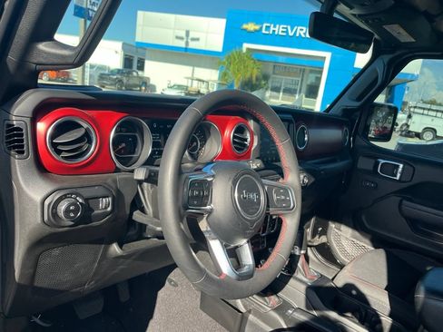 Used 2023 Jeep Gladiator Rubicon w/ LED Lighting Group AWD/4WD image 8