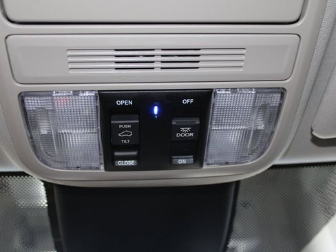 Used 2025 Honda Odyssey Elite image 45