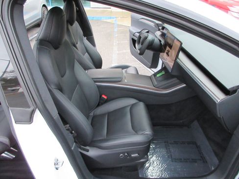 Used 2022 Tesla Model X image 23