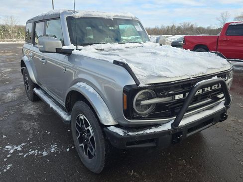 Used 2022 Ford Bronco Outer Banks image 2