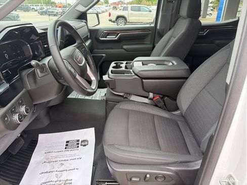 Used 2024 GMC Sierra 1500 SLE image 11