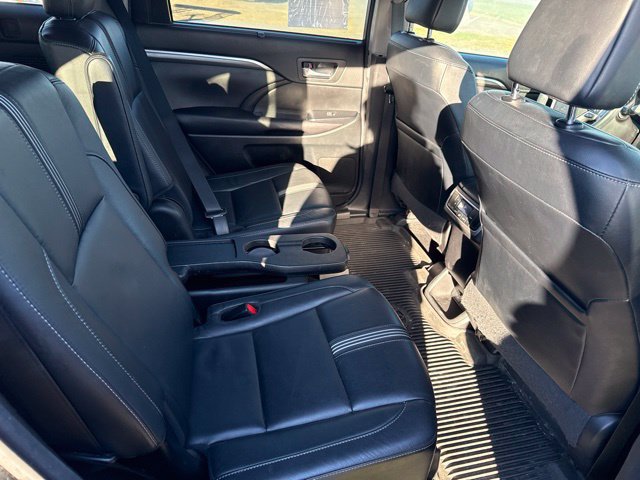Used 2017 Toyota Highlander SE AWD/4WD image 8