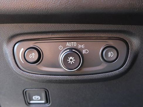 Used 2024 GMC Terrain SLT AWD/4WD image 14