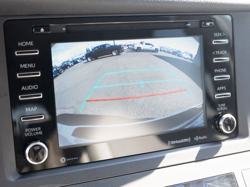 Used 2020 Toyota Sienna LE image 4