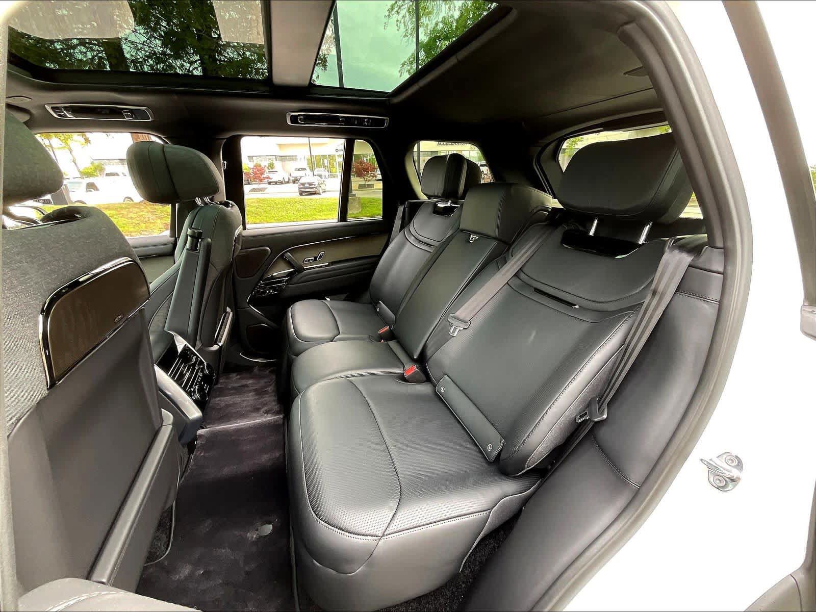 New 2026 Land Rover Range Rover SV AWD/4WD image 12