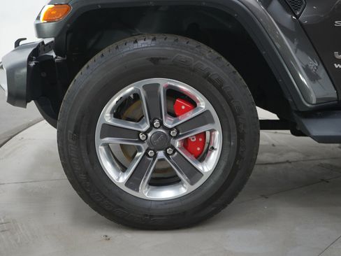 Used 2018 Jeep Wrangler Unlimited Sahara AWD/4WD image 27