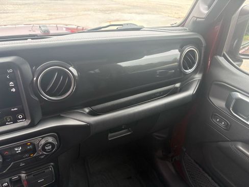 Used 2021 Jeep Wrangler Unlimited Sahara AWD/4WD image 21