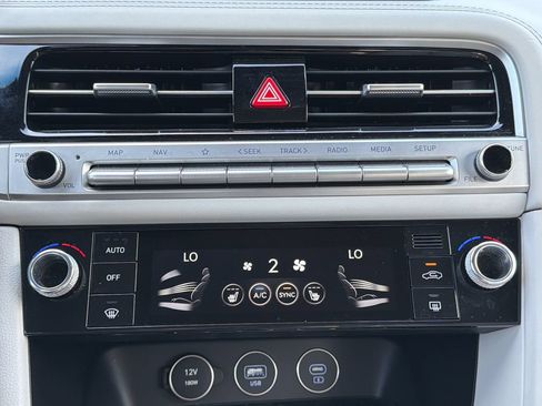 Used 2025 Genesis G70 2.5T RWD image 6