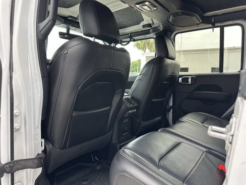 Used 2020 Jeep Wrangler Unlimited Sahara AWD/4WD image 8
