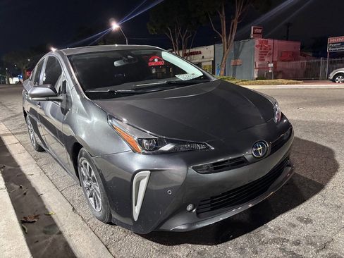Used 2022 Toyota Prius XLE image 11