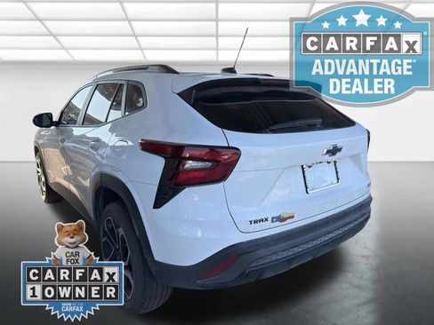 Used 2025 Chevrolet Trax RS w/ Sunroof Package FWD image 5