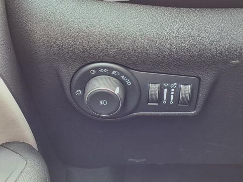 Certified 2025 Jeep Compass Limited AWD/4WD image 18