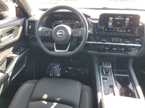Certified 2025 Nissan Pathfinder SL FWD image 17