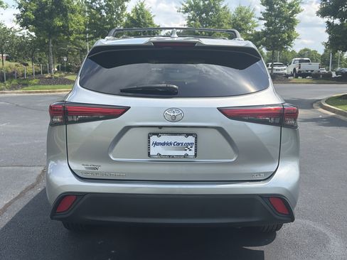 Used 2022 Toyota Highlander XLE FWD image 8