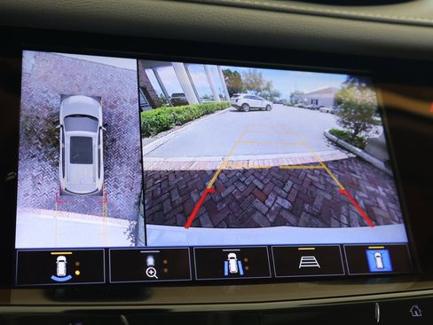 Certified 2022 Cadillac XT6 Premium Luxury w/ Technology Package FWD image 27