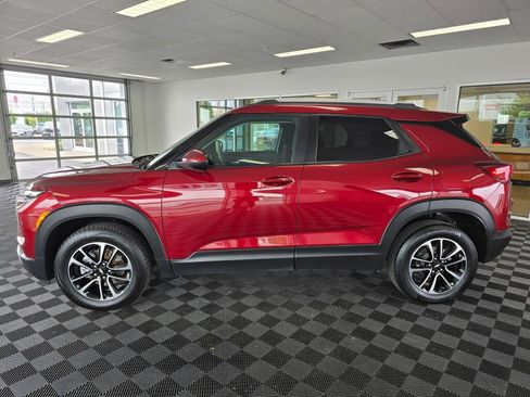Used 2025 Chevrolet TrailBlazer LT AWD/4WD image 6