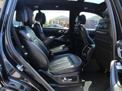 Used 2019 BMW X7 xDrive50i w/ M Sport Package AWD/4WD image 12