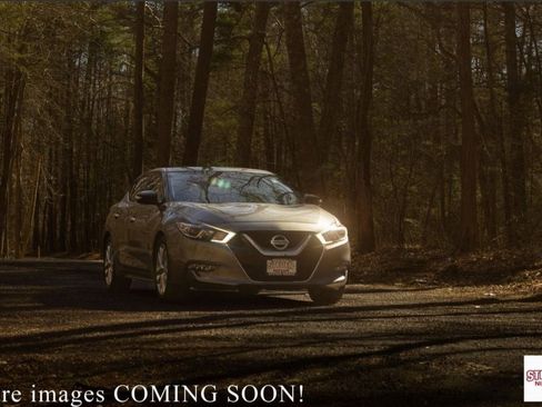 Used 2018 Nissan Rogue SV image 32