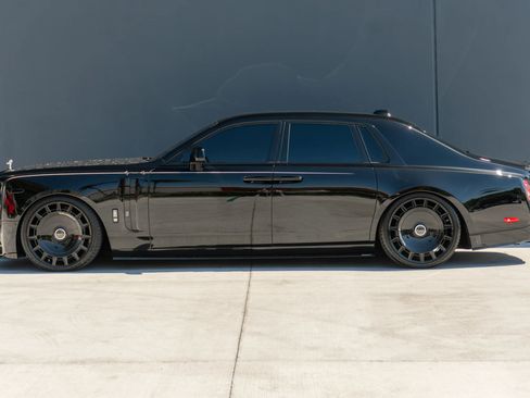 Used 2024 Rolls-Royce Phantom Sedan w/ The Phantom Package RWD image 2