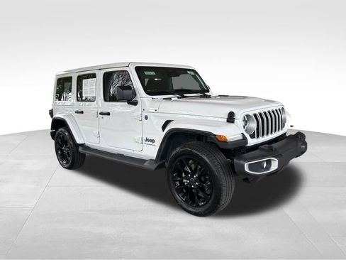 Used 2025 Jeep Wrangler Unlimited Sahara image 2
