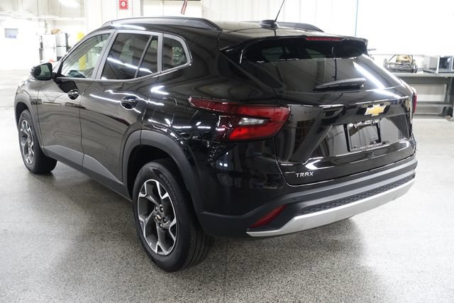 Used 2025 Chevrolet Trax LT w/ Driver Confidence Package FWD image 5
