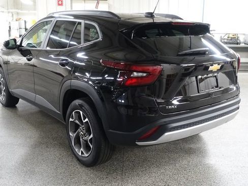 Used 2025 Chevrolet Trax LT w/ Driver Confidence Package FWD image 5