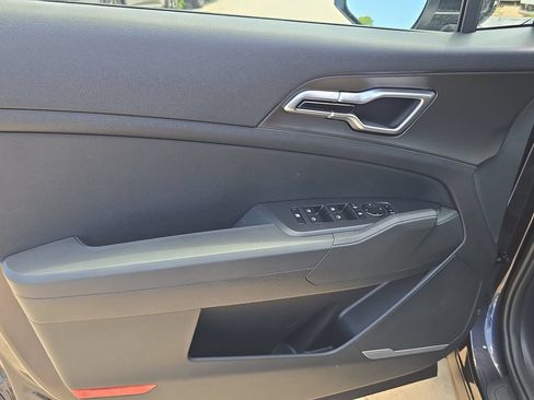 New 2026 Kia Sportage LX FWD image 17
