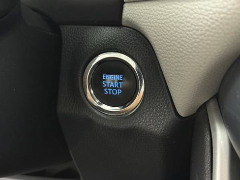 Used 2022 Toyota RAV4 XLE FWD image 15