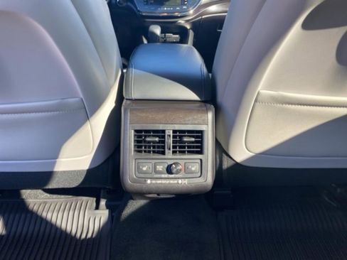 Used 2017 Toyota Avalon Limited image 34