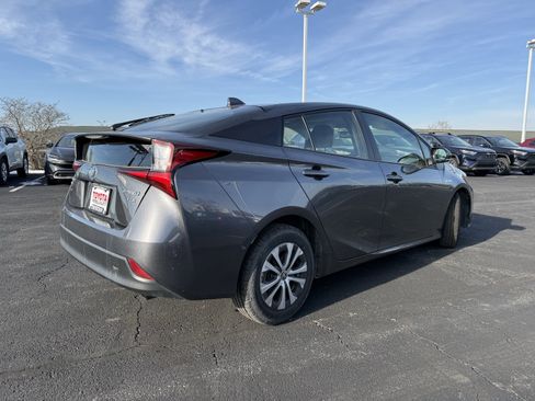 Used 2022 Toyota Prius XLE image 9