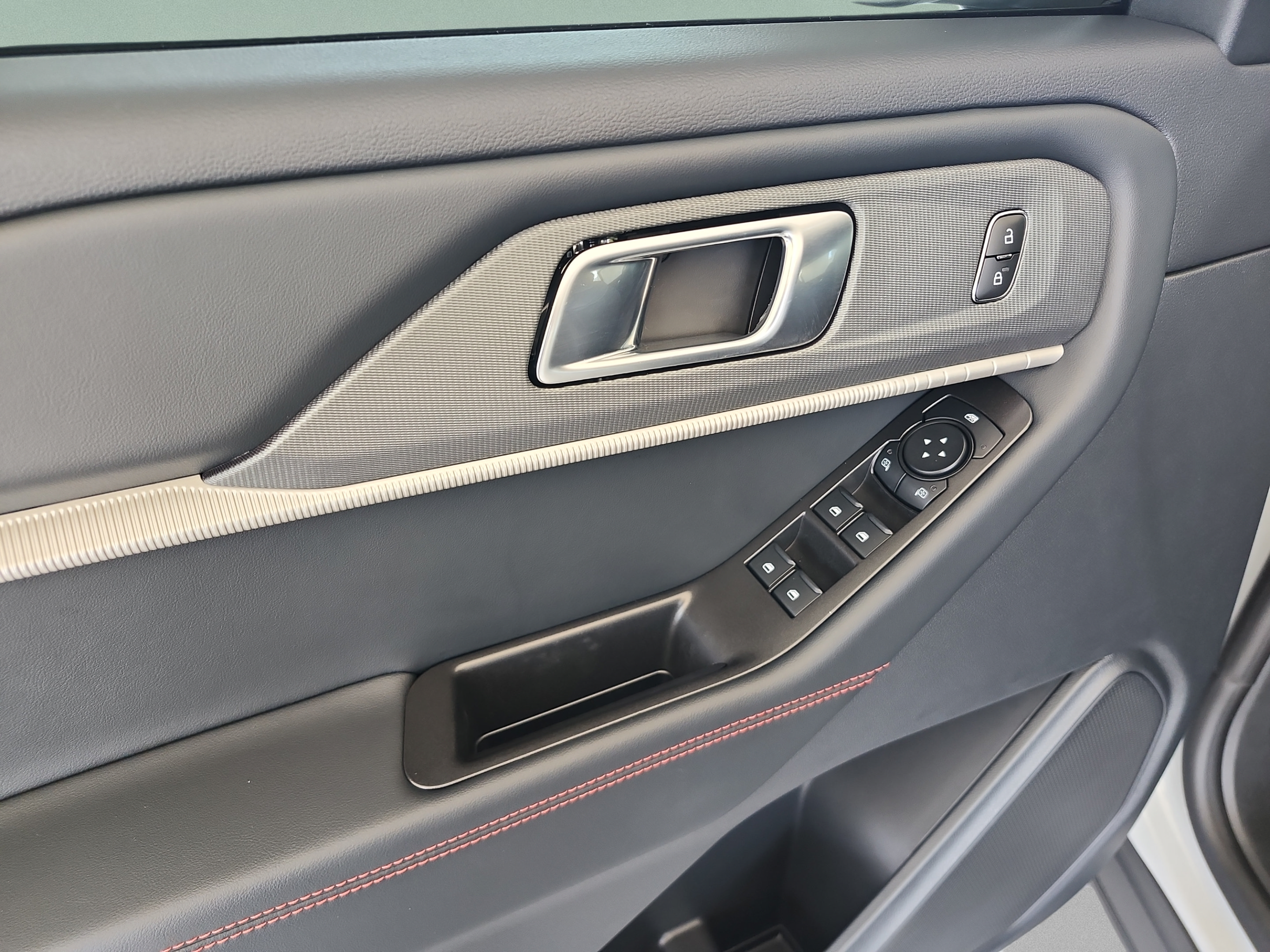 New 2027 Ford Explorer ST-Line RWD image 13