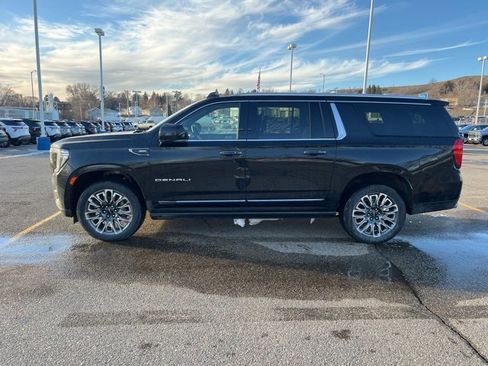 Used 2024 GMC Yukon XL Denali Ultimate image 4