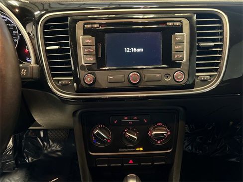 Used 2015 Volkswagen Beetle 1.8T image 19