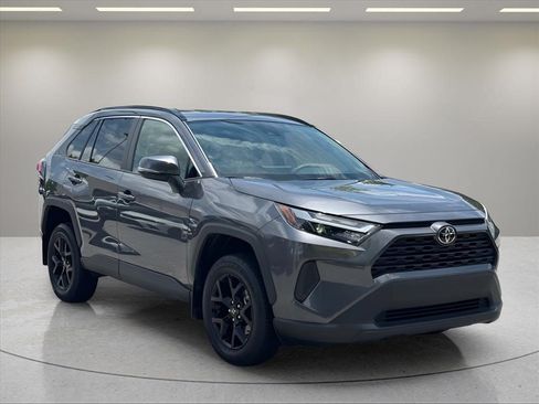Used 2025 Toyota RAV4 XLE FWD image 7