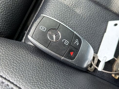 Used 2025 Mercedes-Benz GLB 250 image 21