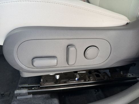 Used 2025 Hyundai Kona SEL image 23