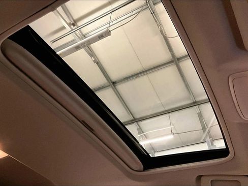 Used 2017 Toyota RAV4 XLE w/ Premium Special Value Package image 21